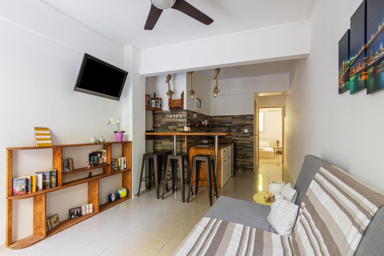 Апартаменты Comfy Close To Floisvos Афины